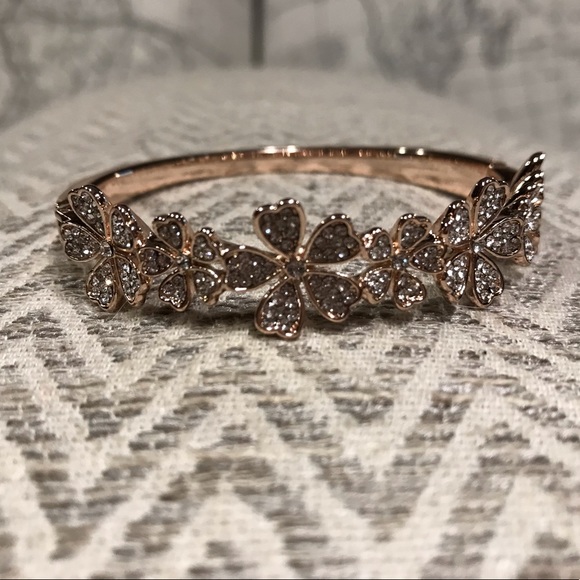 🦋Romantic Faux Diamond Flower Bracelet 🦋